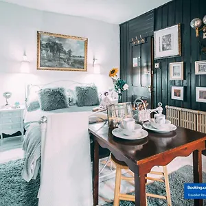 Wool Combers Rest & Broente Parsonage - Haworth
